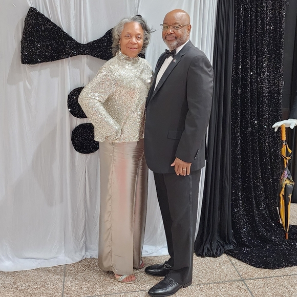 Meet your Posher, Sharon - Picture 3 of 4